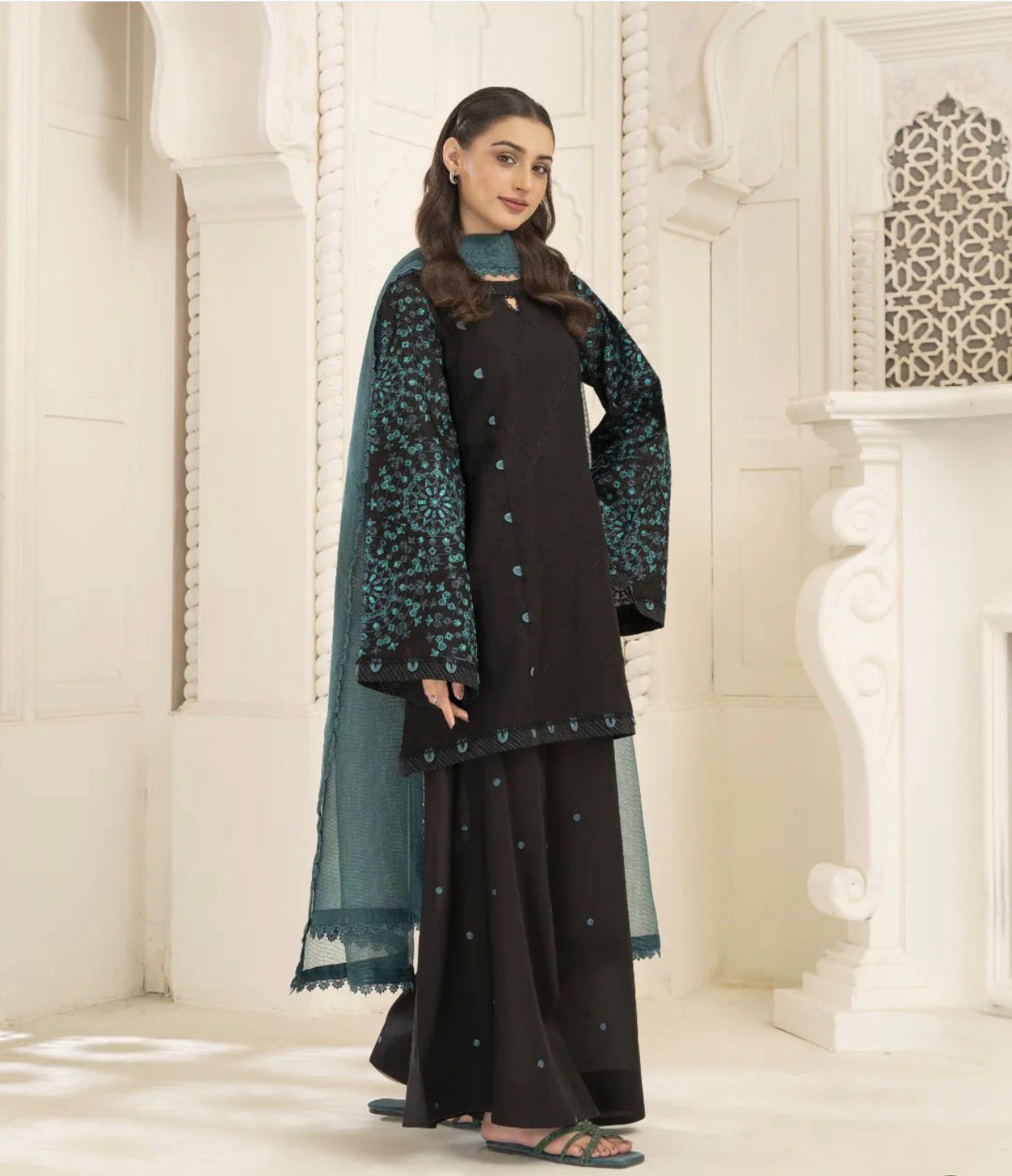 ZARKUN CASUAL BLACK AND BLUE EMB 3PC SUIT