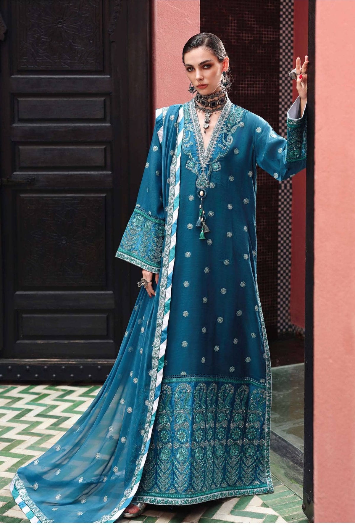Mushq Nuvera Raw Silk 26/Vol 2/Rogue Sapphire/D 01/Teal