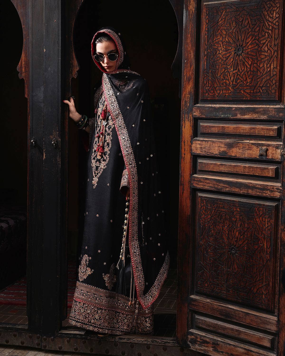Mushq Nuvera Raw Silk 26/Vol 2/Carmine Jewel/D 06/Black