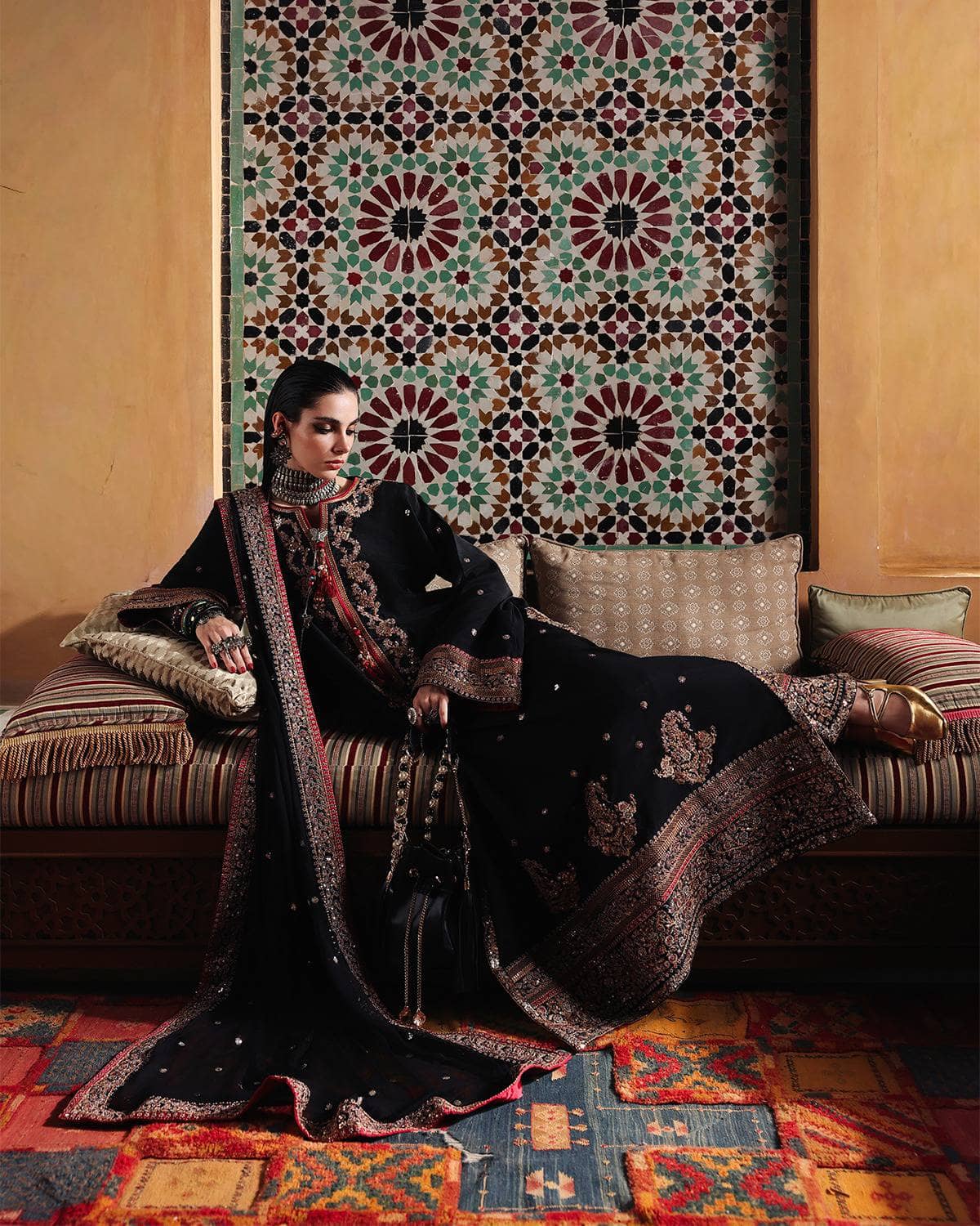 Mushq Nuvera Raw Silk 26/Vol 2/Carmine Jewel/D 06/Black