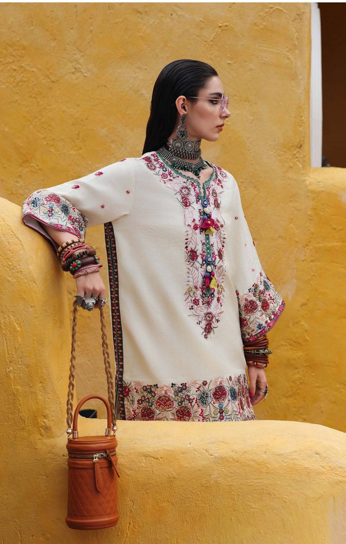 Mushq Nuvera Raw Silk 26/Vol 2/Vivienne Rose/D 08/White