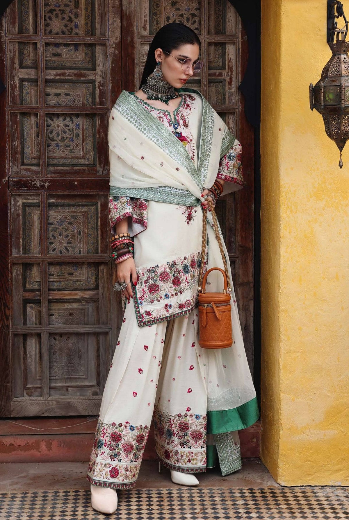 Mushq Nuvera Raw Silk 26/Vol 2/Vivienne Rose/D 08/White