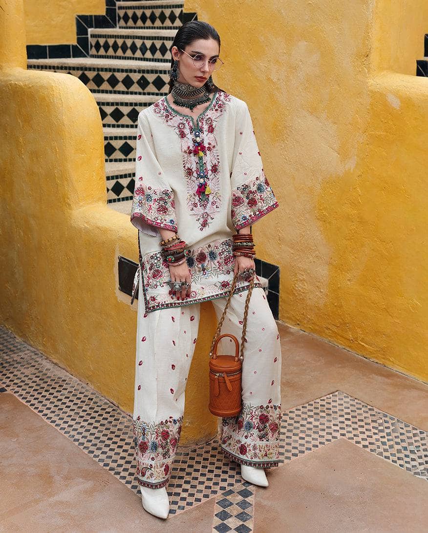 Mushq Nuvera Raw Silk 26/Vol 2/Vivienne Rose/D 08/White
